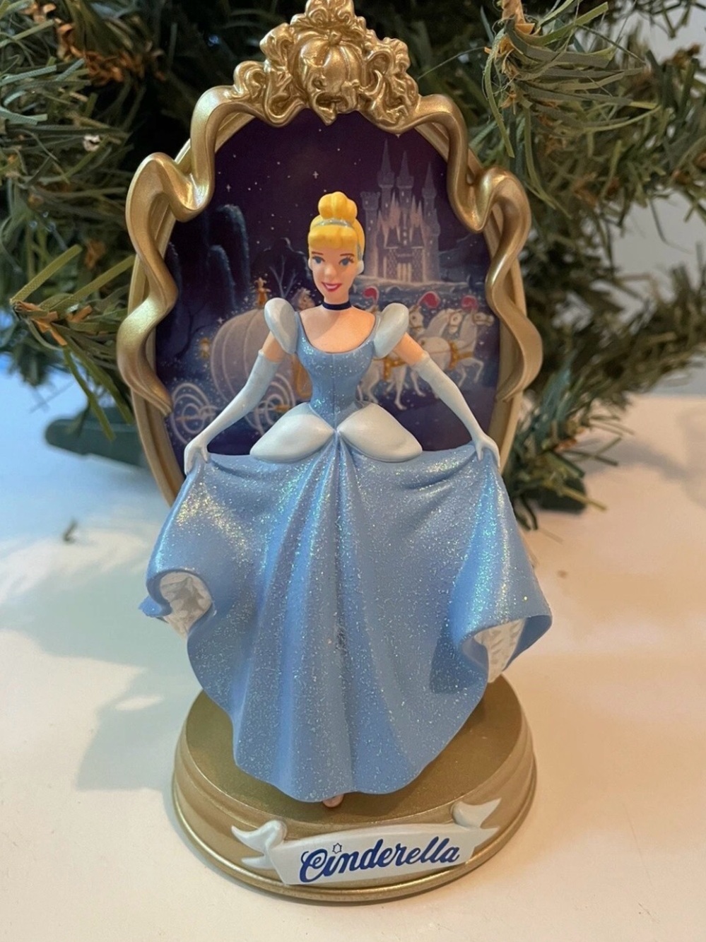 Vintage Hallmark Christmas Ornament
Cinderella Enchanted Memories #1 circa 1997